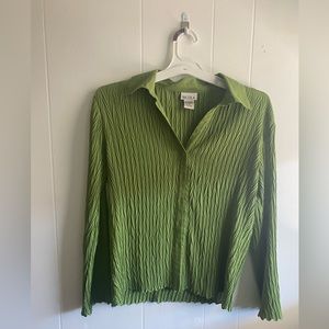 NICOLA Green collared stretchy scalloped button down with flared sleeves